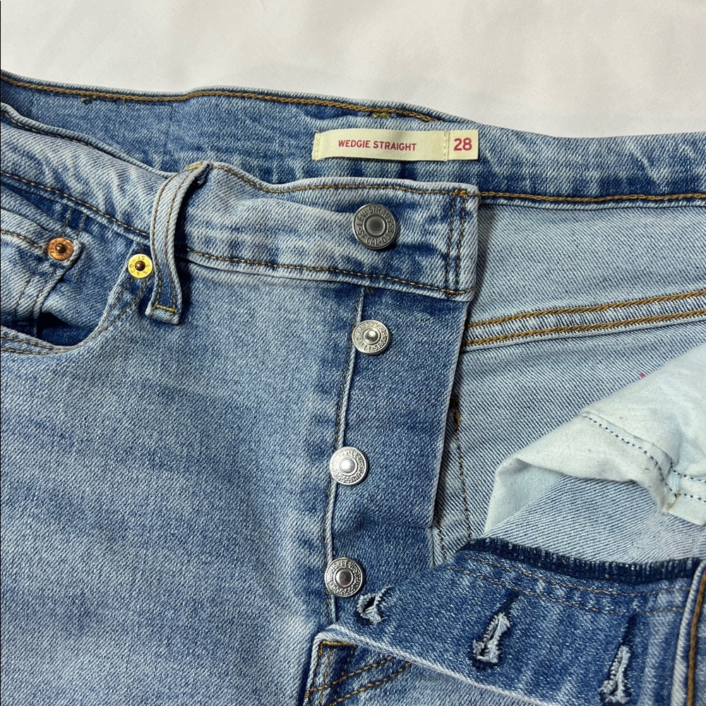 Levi’s women’s wedgie straight size 28 - Picture 2 of 10